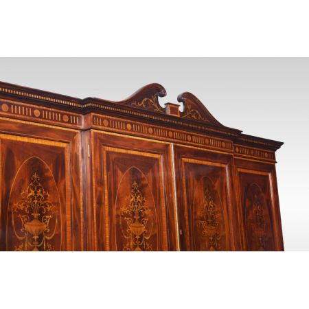 Premium! Antike Inlaid-Breakfront-Garderobe aus Mahagoni im Sheraton Revival Stil