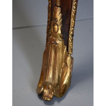 Premium! Hochwertiger, nierenförmiger Tisch aus Walnuss und Intarsien aus der Mitte des 19. Jahrhunderts 