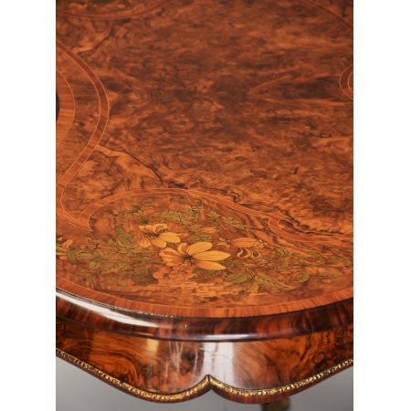 Premium! Hochwertiger, nierenförmiger Tisch aus Walnuss und Intarsien aus der Mitte des 19. Jahrhunderts 