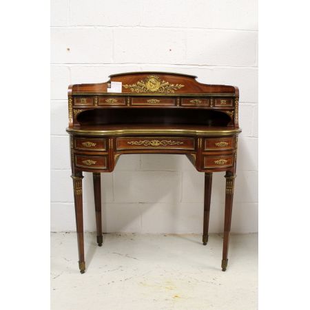 Premium! Antiker französischer nierenförmiger Damenschreibtisch aus vergoldeter Bronze von sehr guter Qualität.