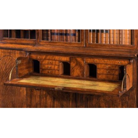 Antiker Bücherschrank aus der George-III-Periode aus Mahagoni Massivholz