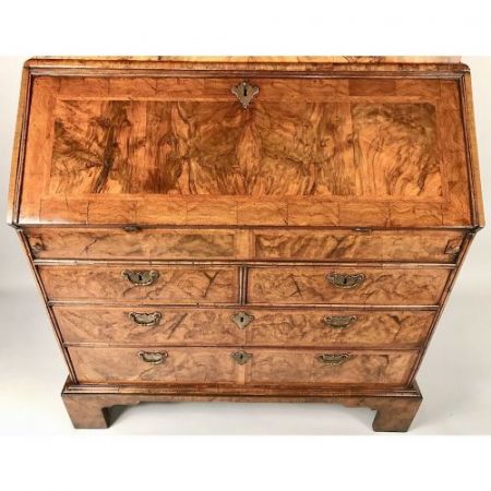 Englischer Sekretär/Bücherschrank aus Nussbaumholz Massivholz um 1725 antik