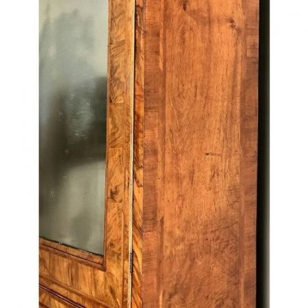 Englischer Sekretär/Bücherschrank aus Nussbaumholz Massivholz um 1725 antik