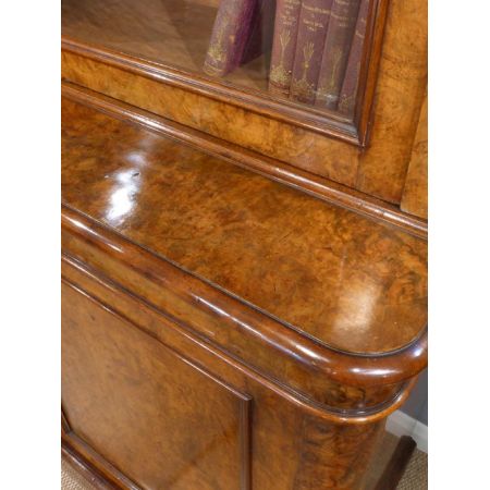 Antikes Walnuss Bücherregal aus dem 19. Jahrhundert