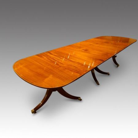 Antiker Mahagoni Esstisch im georgianischen Stil mit drei Säulen