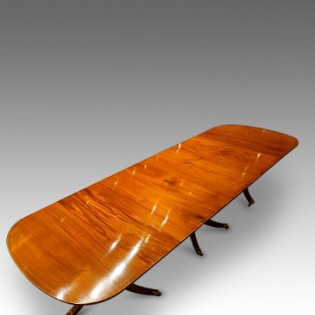 Antiker Mahagoni Esstisch im georgianischen Stil mit drei Säulen