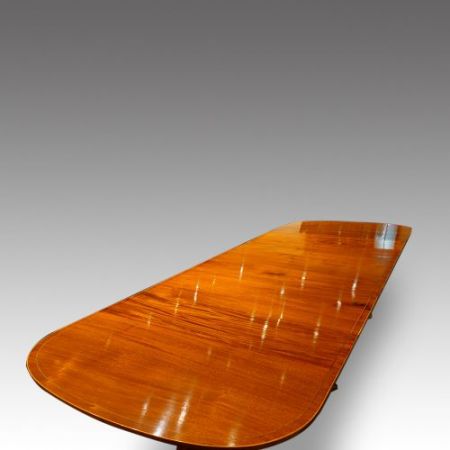 Antiker Mahagoni Esstisch im georgianischen Stil mit drei Säulen