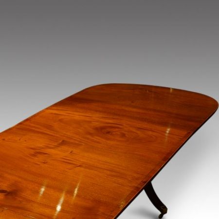 Antiker Mahagoni Esstisch im georgianischen Stil mit drei Säulen