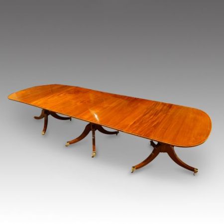 Antiker Mahagoni Esstisch im georgianischen Stil mit drei Säulen