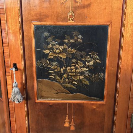 Antikes Paar Eckschränke in Ausstellungsqualität aus dem 19. Jahrhundert