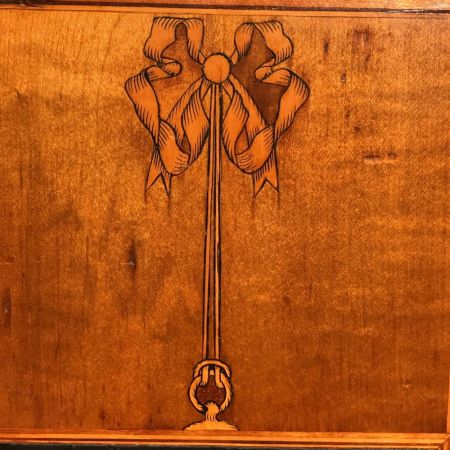 Antikes Paar Eckschränke in Ausstellungsqualität aus dem 19. Jahrhundert