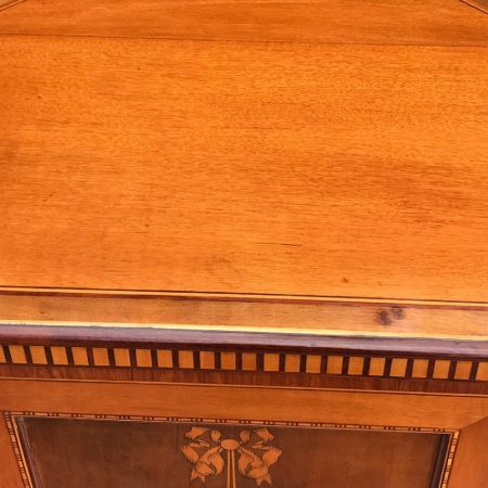 Antikes Paar Eckschränke in Ausstellungsqualität aus dem 19. Jahrhundert