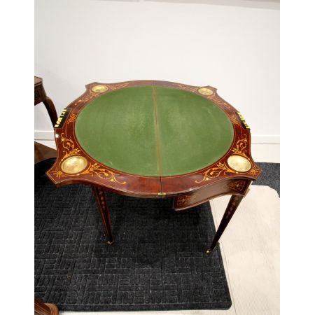 Viktorianischer Spieltisch von Edwards & Roberts aus Mahagoni Massivholz antik