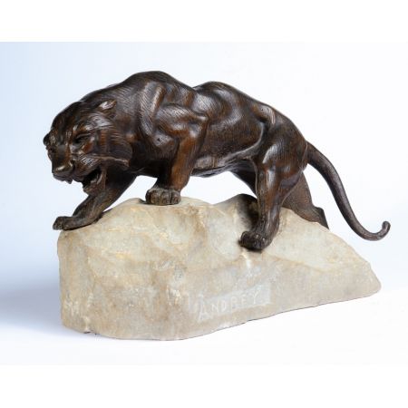 Bronzetiger auf einem Felsen von James Andrej - Frankreich c1920