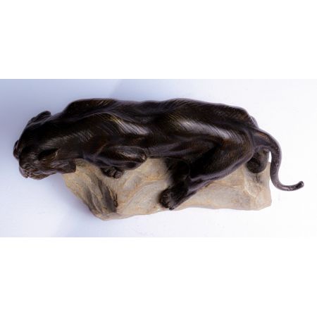 Bronzetiger auf einem Felsen von James Andrej - Frankreich c1920