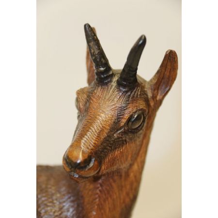 Antikes Figurenpaar Steinböcke mit Glasaugen aus Lindenholz Massivholz um 1890 