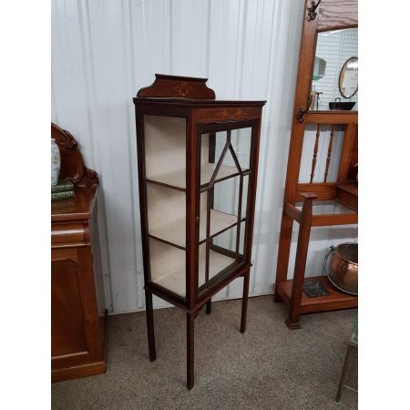 Edwardianische Vitrine mit Intarsien aus Mahagoni Massivholz antik