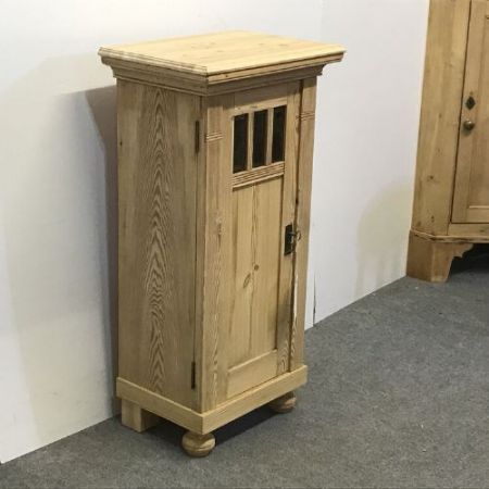 Antiker, schmaler Nachttisch aus WeichholzMassivholz um 1920