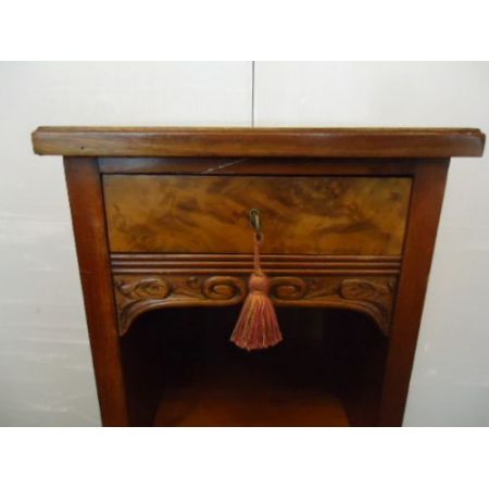 Antikes, schmales Bücherregal aus Nussbaumholz Massivholz um 1910