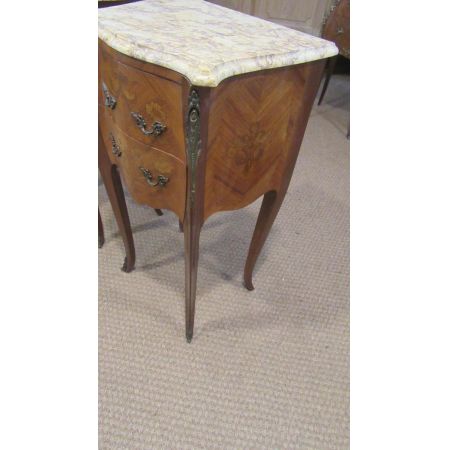 Antikes Nachttisch-Paar im Louis XV.-Stil aus Massivholz um 1930