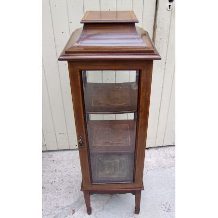 Antike freistehende edwardian Bijouterie Vitrine mit Pagodenoberteil.