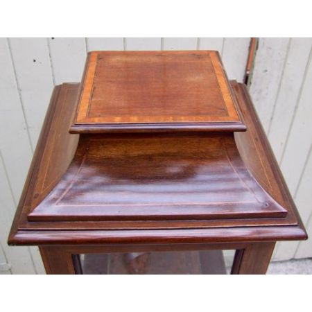 Antike freistehende edwardian Bijouterie Vitrine mit Pagodenoberteil.