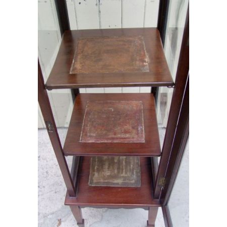 Antike freistehende edwardian Bijouterie Vitrine mit Pagodenoberteil.