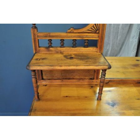 Antiker großer viktorianischer rustikaler Spiegelrückenschrank aus Kiefernholz