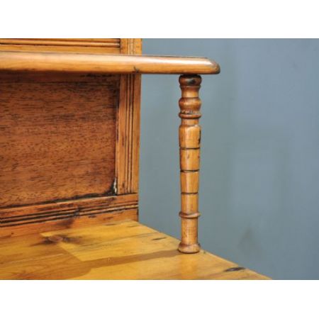 Antiker großer viktorianischer rustikaler Spiegelrückenschrank aus Kiefernholz