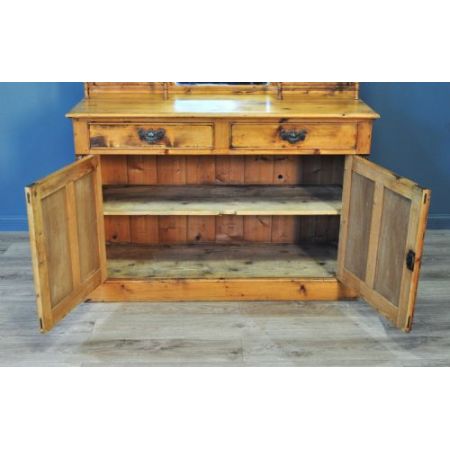 Antiker großer viktorianischer rustikaler Spiegelrückenschrank aus Kiefernholz