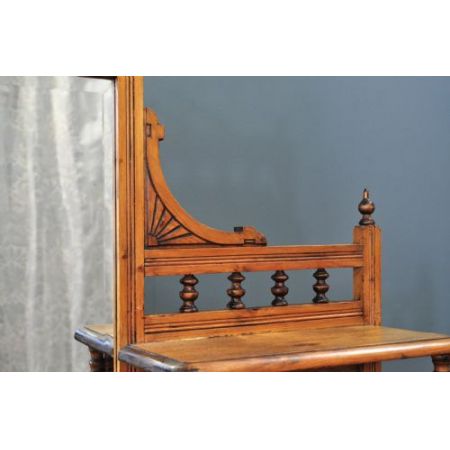 Antiker großer viktorianischer rustikaler Spiegelrückenschrank aus Kiefernholz