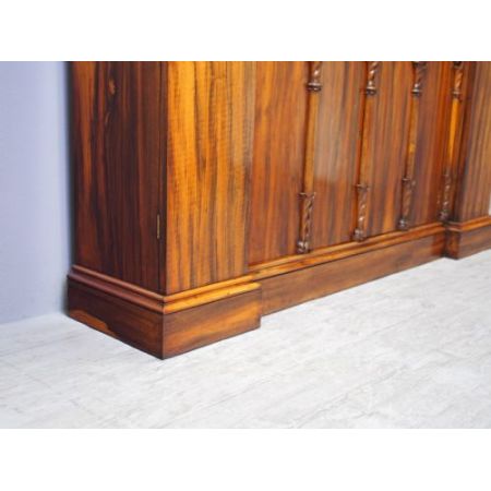 Antiker Goncalo Alves (Tiegerholz) Schrank aus der Regency Zeit