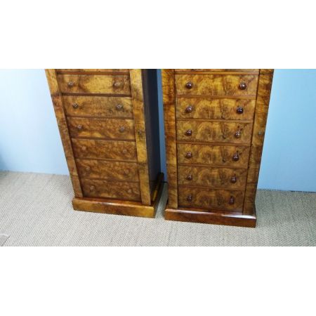 Antikes Paar Matched Burr Wellington Aktenschrank aus Walnussholz von ca. 1860.