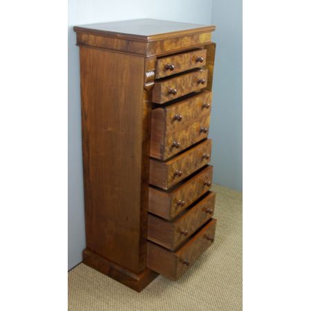 Antikes Paar Matched Burr Wellington Aktenschrank aus Walnussholz von ca. 1860.