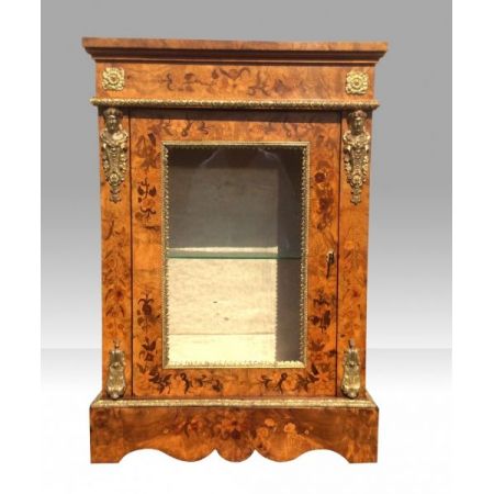 Paar antike Vitrinen aus Walnussholz