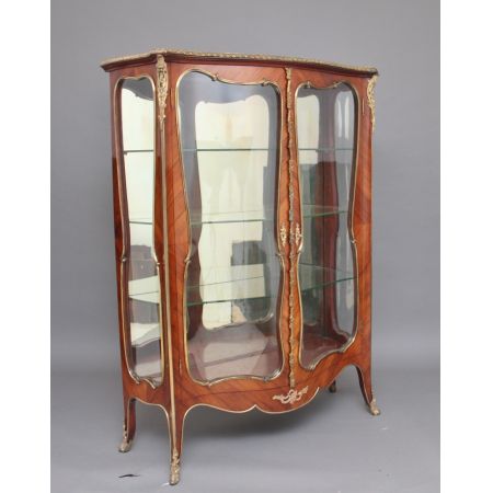 Premium! Antike französische Vitrine aus Kingwood und Ormolu aus dem 19. Jahrhundert