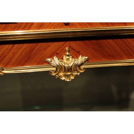 Antike französische Vitrine mit Kingwood & Ormolu