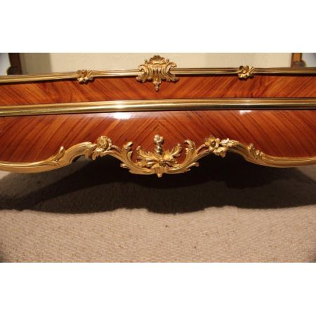 Antike französische Vitrine mit Kingwood & Ormolu