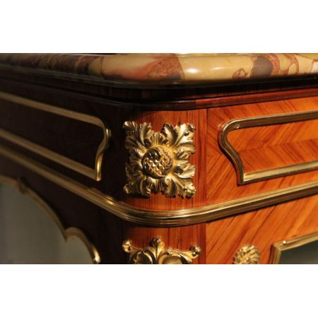 Antike französische Vitrine mit Kingwood & Ormolu