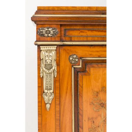 Antiker viktorianischer Satinholzschrank von hervorragender Qualität