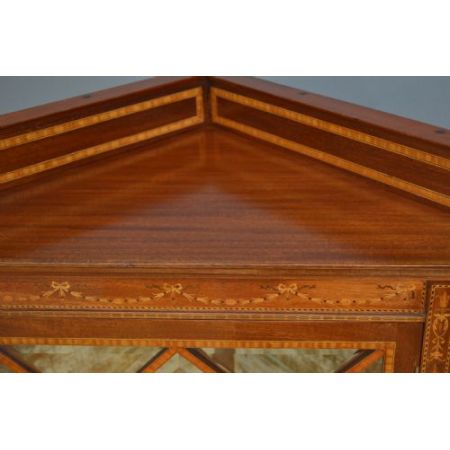  Zwei edwardianische Mahagoni Inlaid Eckvitrinen