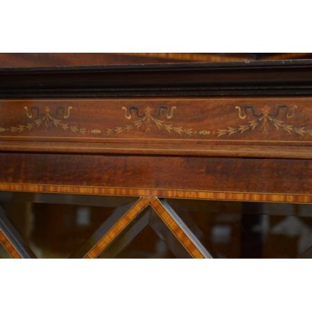 Premium! Zwei edwardianische Mahagoni Inlaid Eckvitrinen