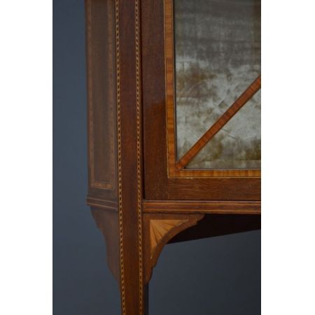 Premium! Zwei edwardianische Mahagoni Inlaid Eckvitrinen