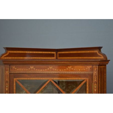 Premium! Zwei edwardianische Mahagoni Inlaid Eckvitrinen