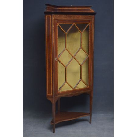 Premium! Zwei edwardianische Mahagoni Inlaid Eckvitrinen