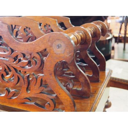 Antiker viktorianischer Zeitungsständer aus Walnussholz