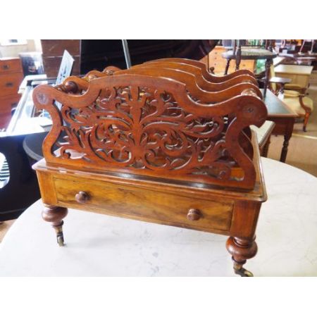 Antiker viktorianischer Zeitungsständer aus Walnussholz