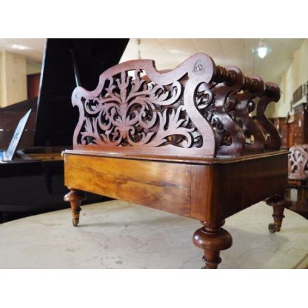 Antiker viktorianischer Zeitungsständer aus Walnussholz