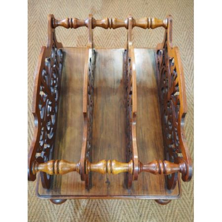 Antiker viktorianischer Zeitungsständer aus Walnussholz