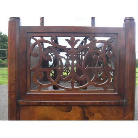 Antiker Zeitungsständer aus massivem Walnussholz